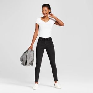 Women's Fitted Short Sleeve V-Neck T-Shirt, White 